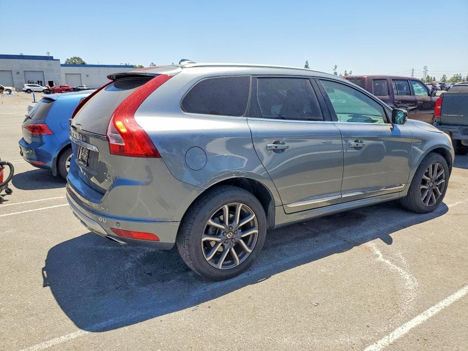 2017 VOLVO XC60 T6 DYNAMIC 3