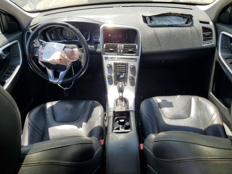 2017 VOLVO XC60 T6 DYNAMIC 8