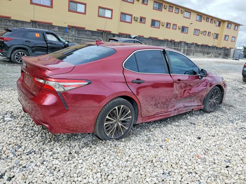 2018 TOYOTA CAMRY SE 3