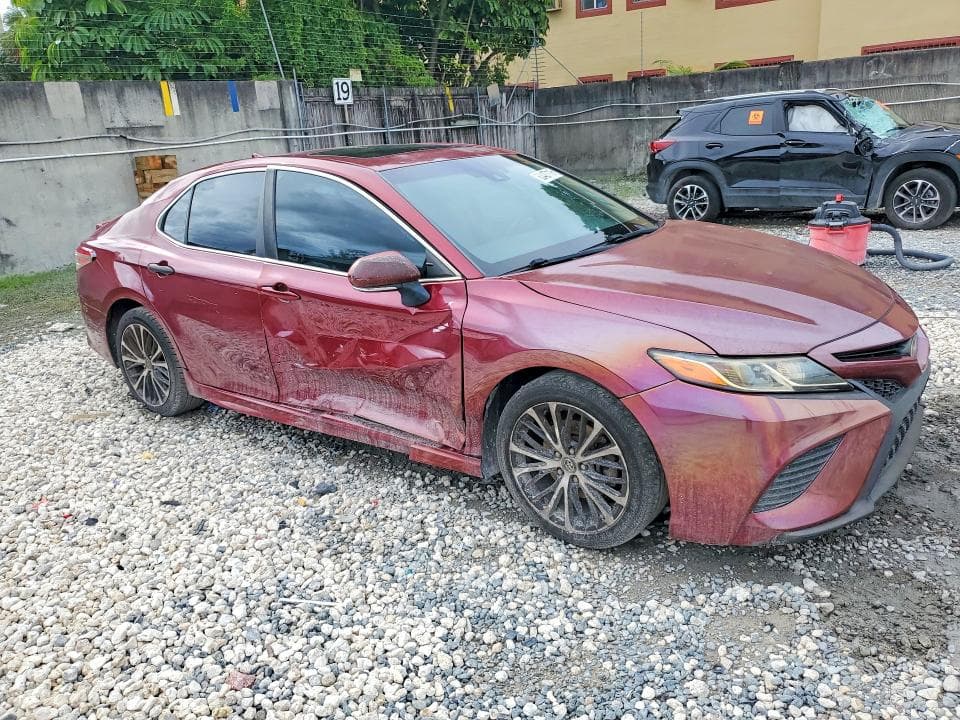 2018 TOYOTA CAMRY SE 4