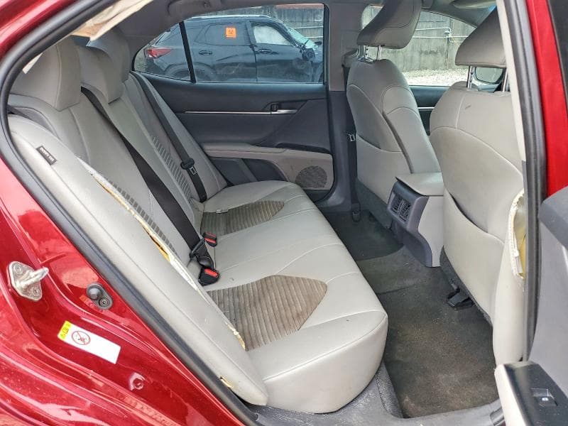 2018 TOYOTA CAMRY SE 10