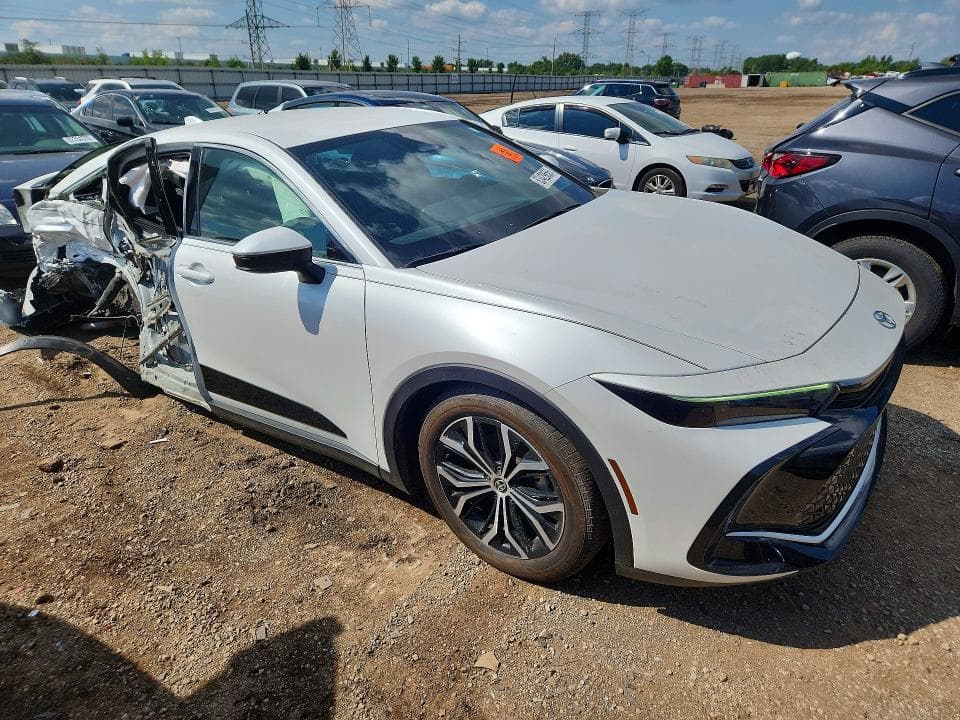 2025 TOYOTA CROWN XLE 4