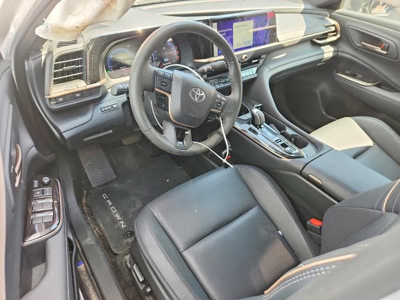 2025 TOYOTA CROWN XLE 8