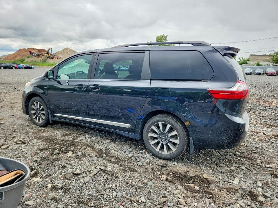 2020 TOYOTA SIENNA LE 2