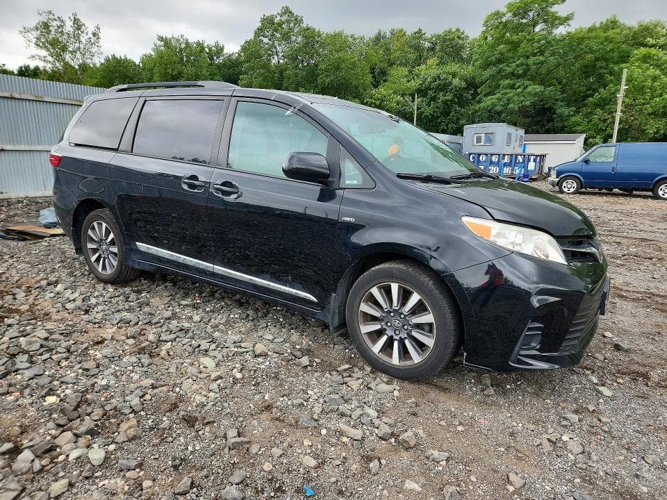 2020 TOYOTA SIENNA LE 4