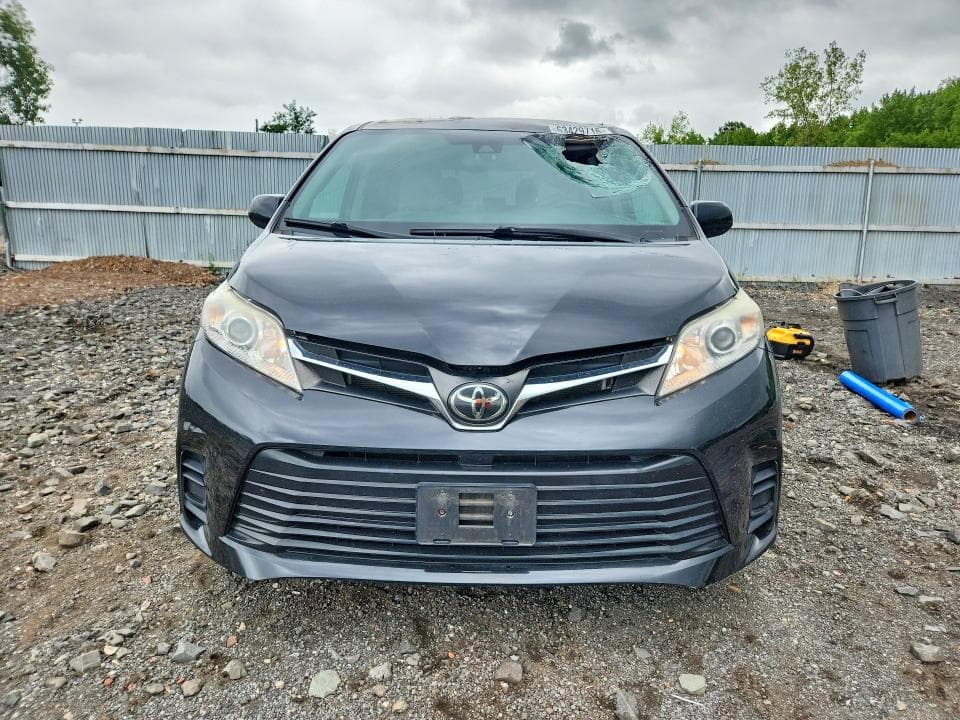 2020 TOYOTA SIENNA LE 5