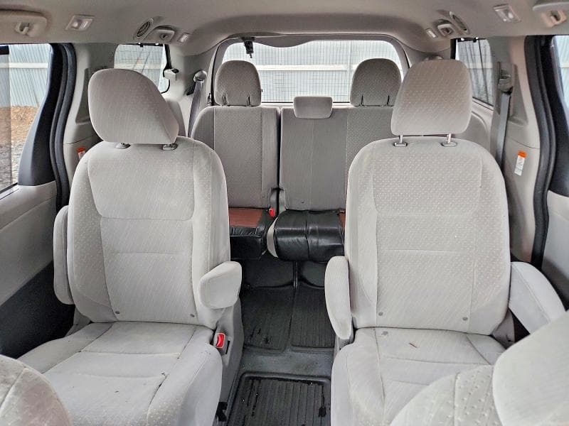 2020 TOYOTA SIENNA LE 10