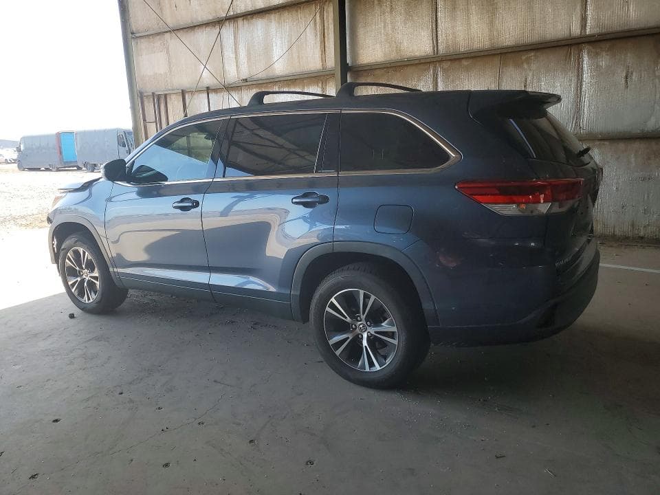 2019 TOYOTA HIGHLANDER LE 2