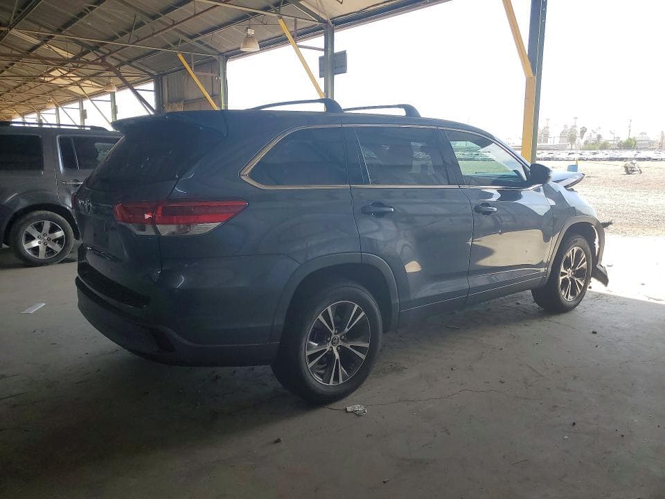 2019 TOYOTA HIGHLANDER LE 3