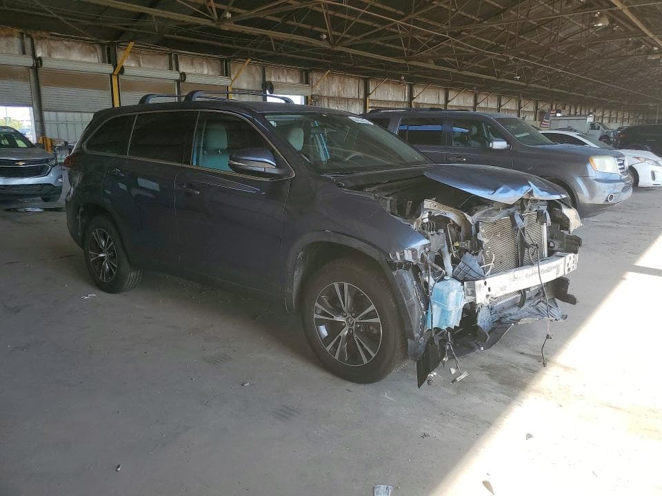 2019 TOYOTA HIGHLANDER LE 4