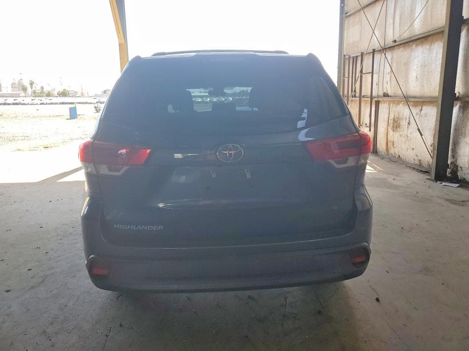 2019 TOYOTA HIGHLANDER LE 6