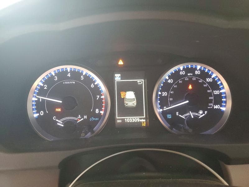 2019 TOYOTA HIGHLANDER LE 9