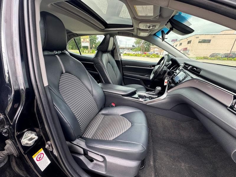 2019 TOYOTA CAMRY SE 9