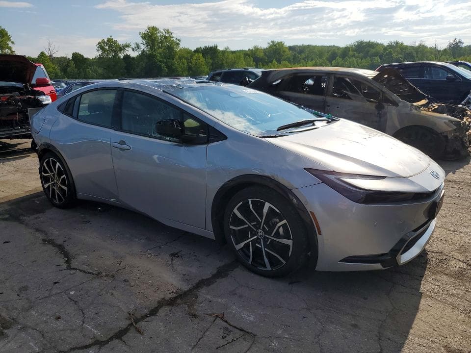 2025 TOYOTA PRIUS PLUG-IN HYBRID XSE PREMIUM 4