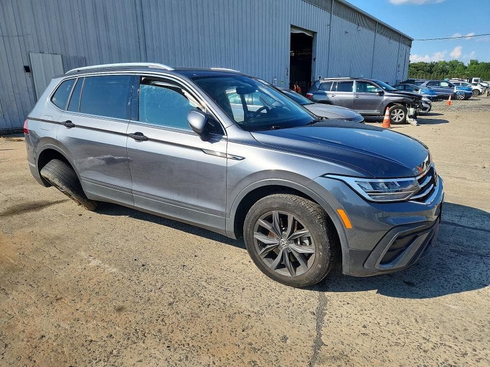 2023 VOLKSWAGEN TIGUAN SE 4