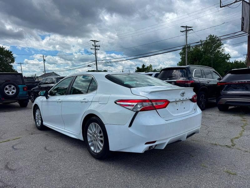 2020 TOYOTA CAMRY SE 3