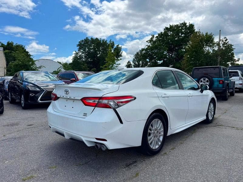 2020 TOYOTA CAMRY SE 4