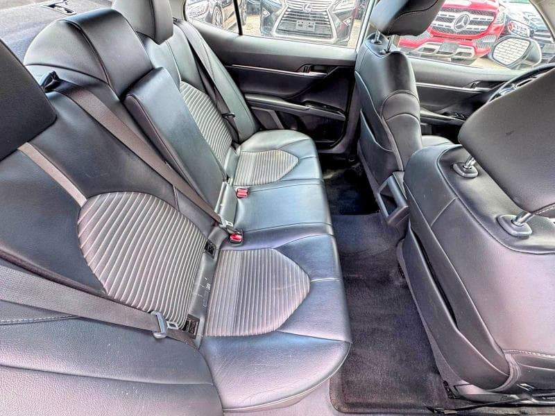 2020 TOYOTA CAMRY SE 6