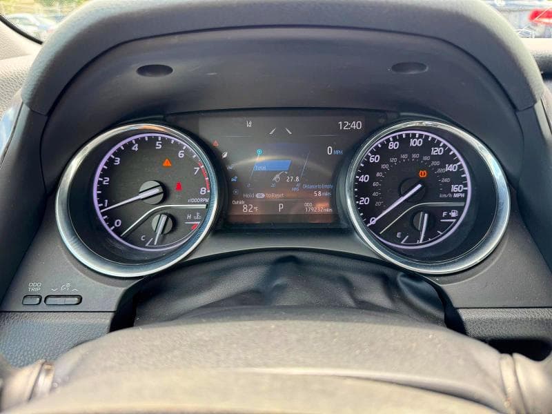 2020 TOYOTA CAMRY SE 8