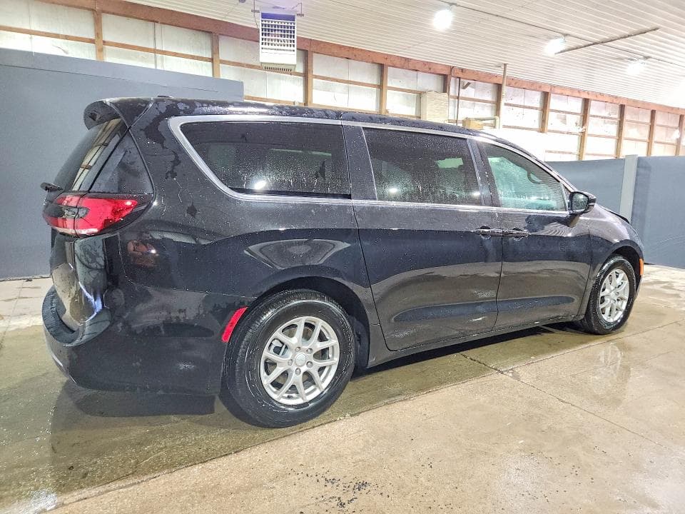 2027 CHRYSLER PACIFICA SELECT 3