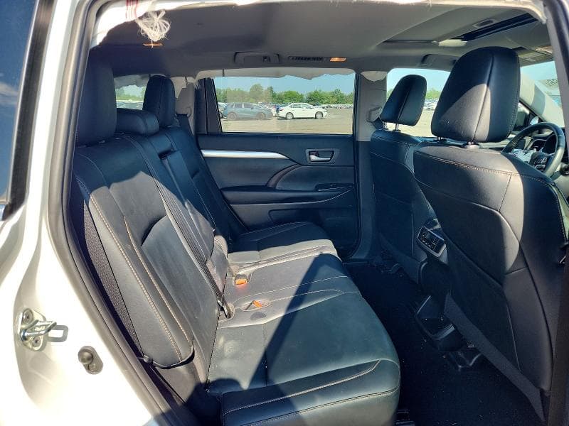 2019 TOYOTA HIGHLANDER XLE 11