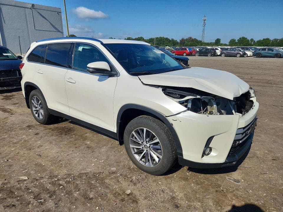 2019 TOYOTA HIGHLANDER XLE 4