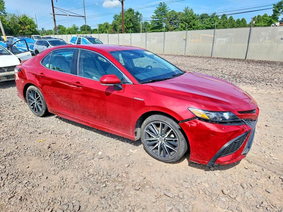 2021 TOYOTA CAMRY SE 4