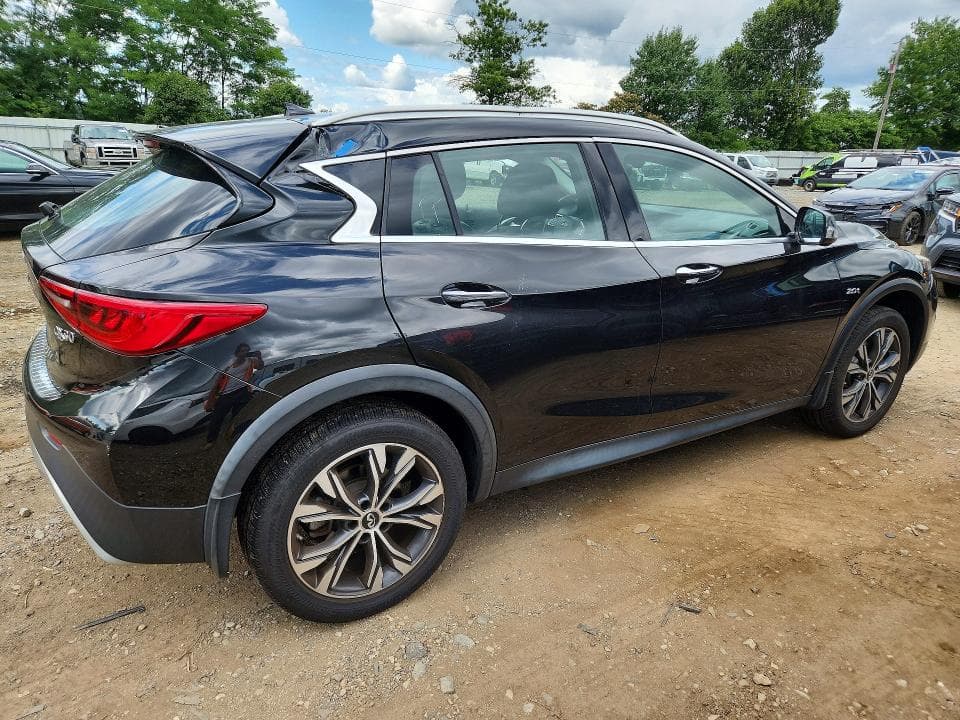 2019 INFINITI QX30 LUXE 3