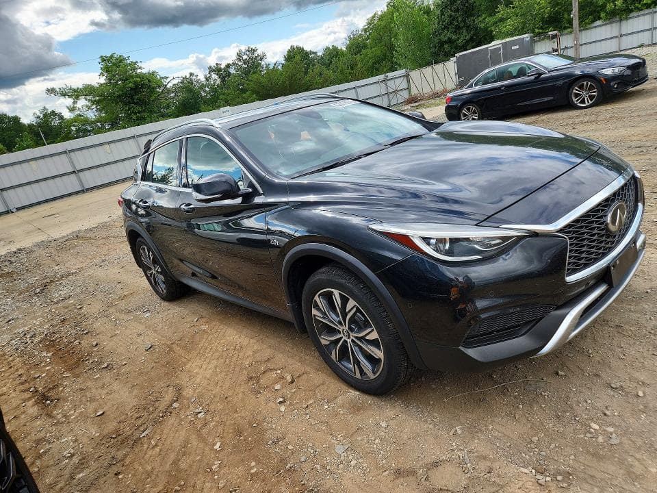 2019 INFINITI QX30 LUXE 4