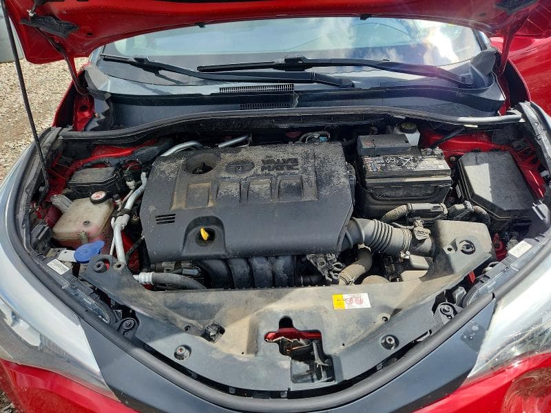 2020 TOYOTA C-HR XLE 12