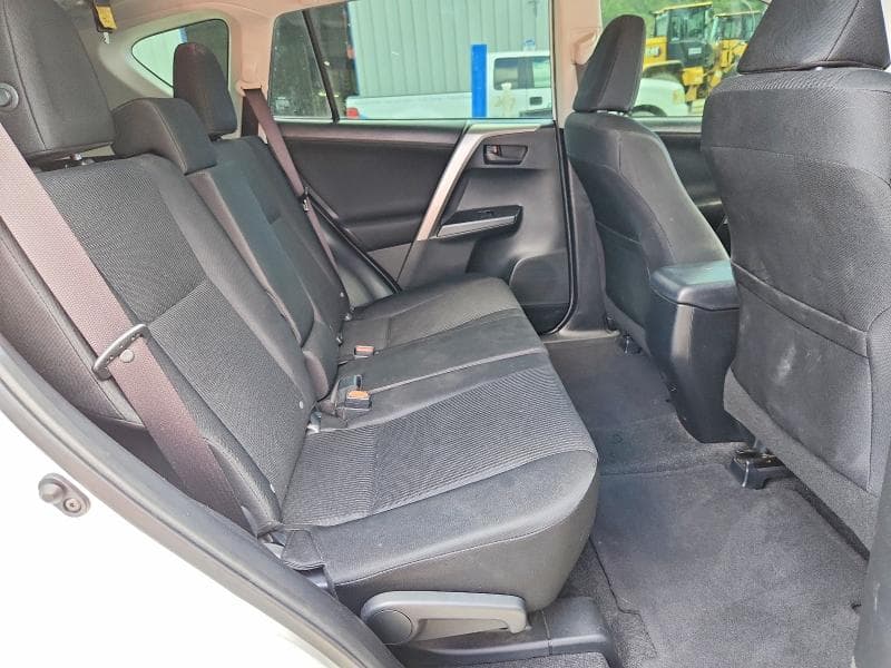 2017 TOYOTA RAV4 LE 11