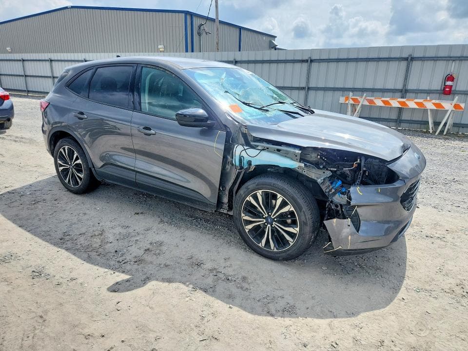 2021 FORD ESCAPE SE 4