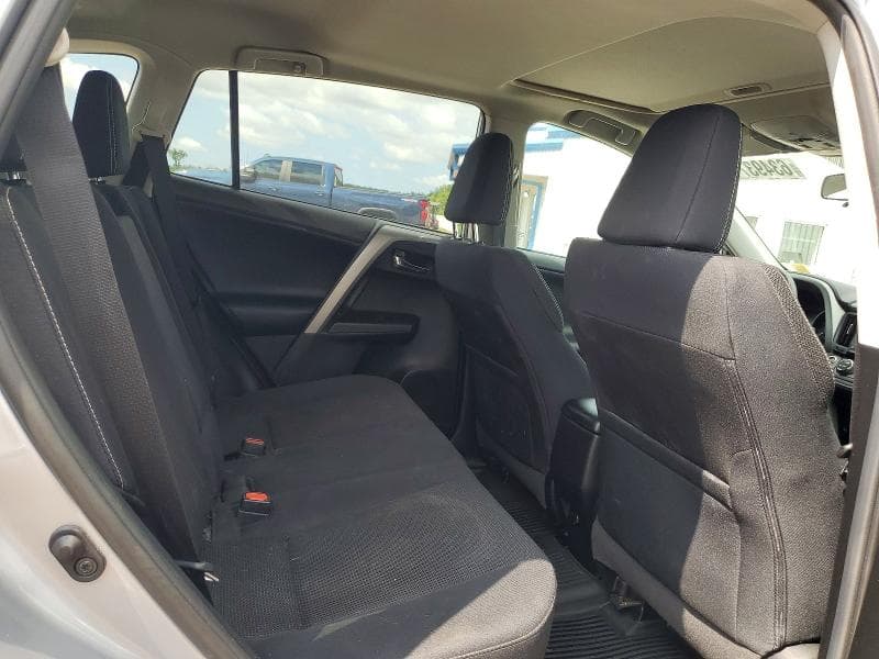 2017 TOYOTA RAV4 XLE 11