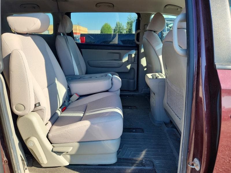 2017 KIA SEDONA LX 11