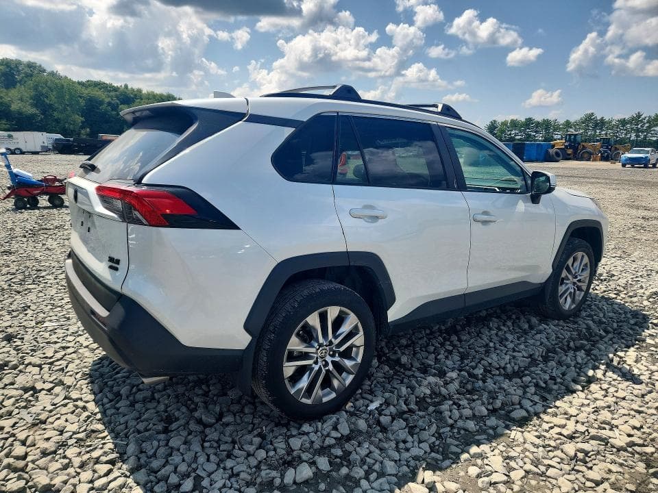 2023 TOYOTA RAV4 XLE PREMIUM 3
