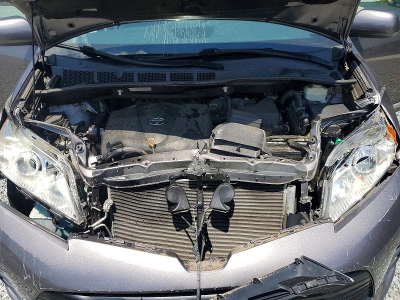 2020 TOYOTA SIENNA LE 12