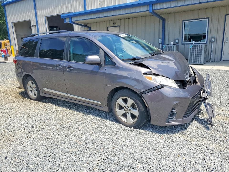 2020 TOYOTA SIENNA LE 4