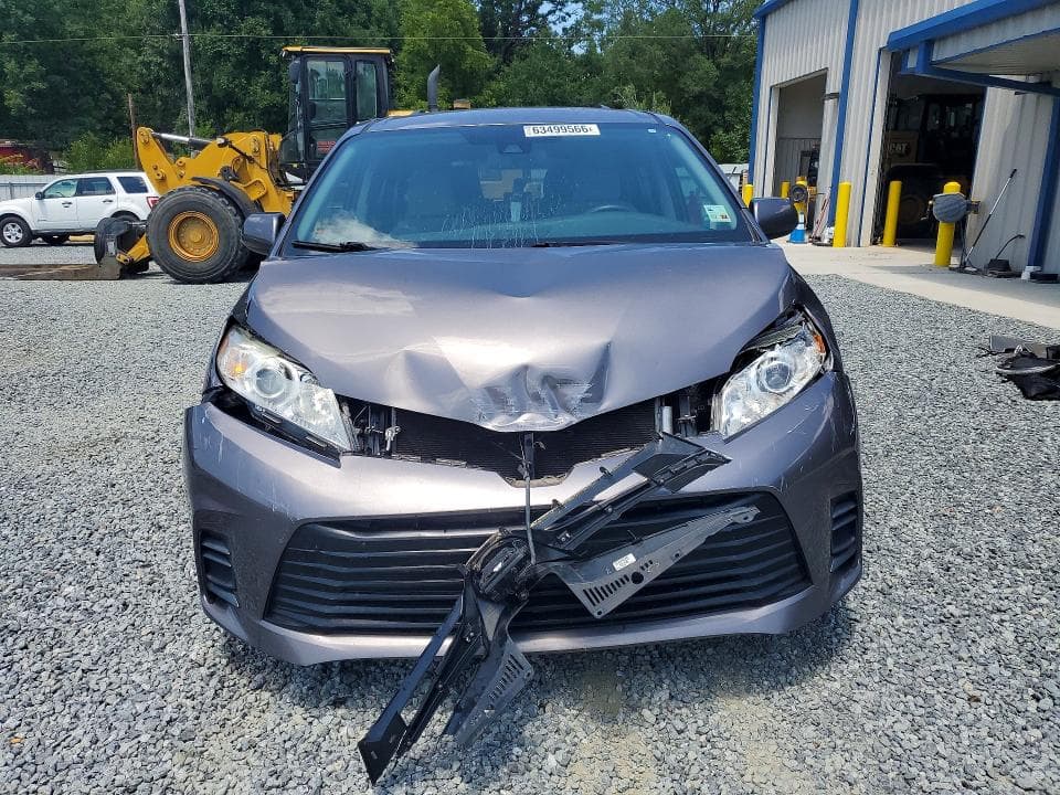 2020 TOYOTA SIENNA LE 5