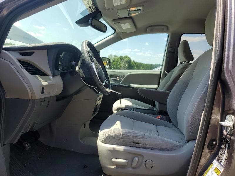 2020 TOYOTA SIENNA LE 7