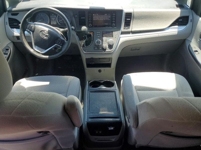 2020 TOYOTA SIENNA LE 8