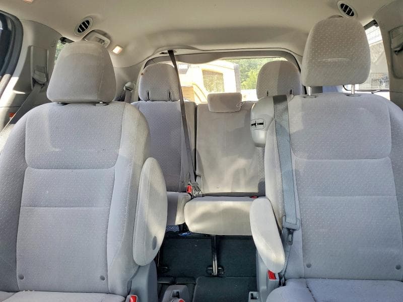 2020 TOYOTA SIENNA LE 10
