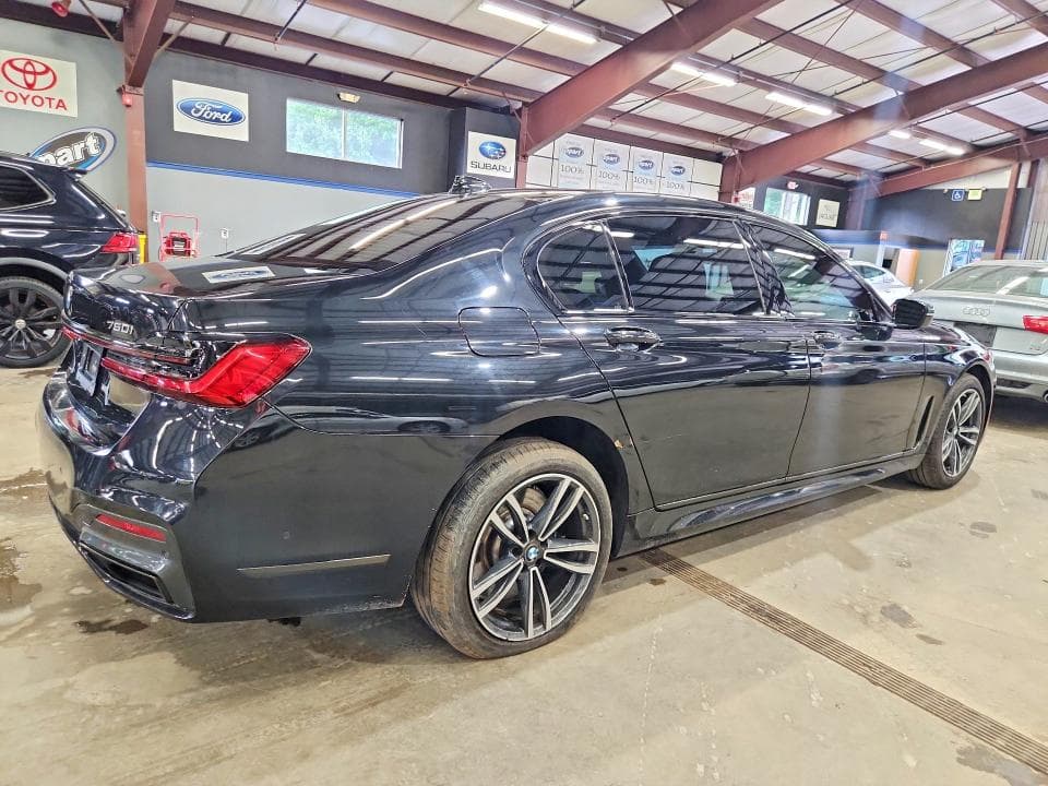 2021 BMW 750 XI 3