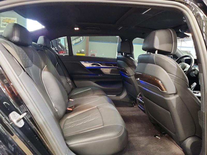 2021 BMW 750 XI 10