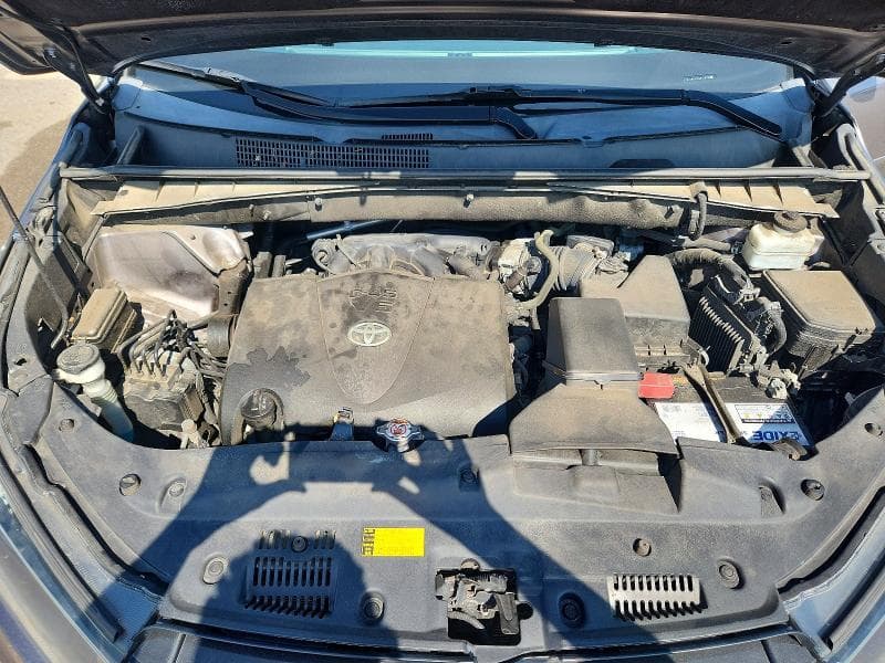 2019 TOYOTA HIGHLANDER SE 11