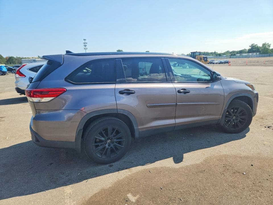 2019 TOYOTA HIGHLANDER SE 3