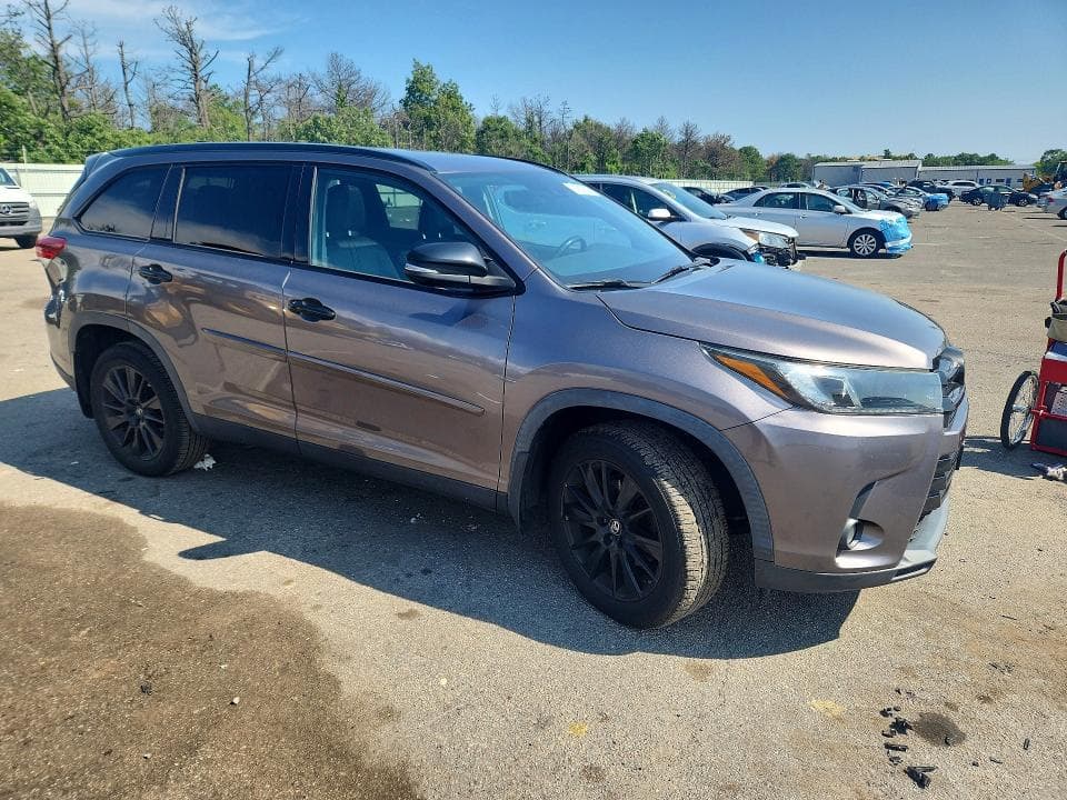2019 TOYOTA HIGHLANDER SE 4