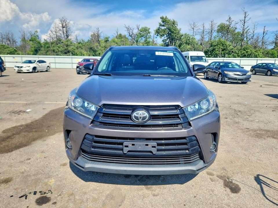 2019 TOYOTA HIGHLANDER SE 5