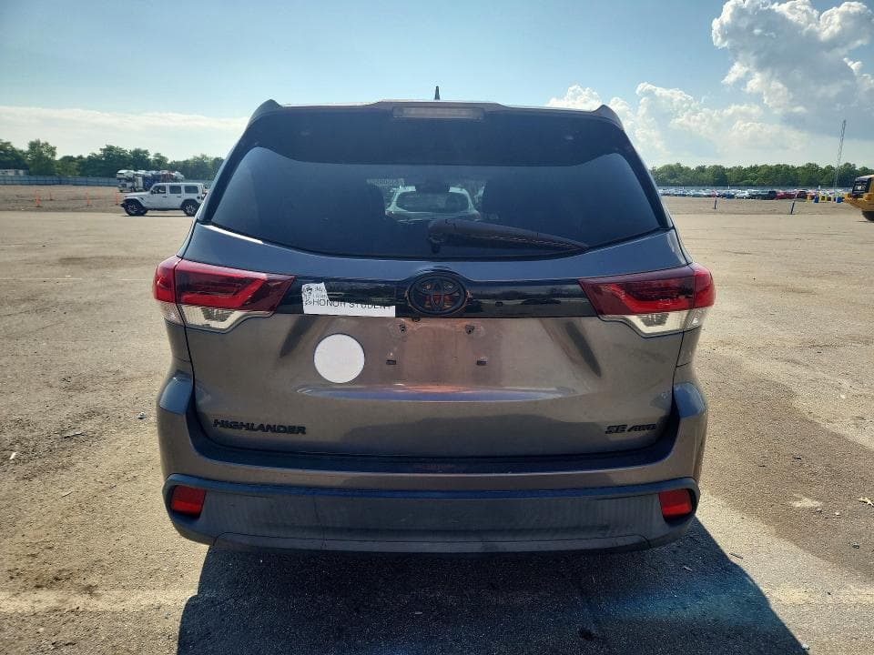 2019 TOYOTA HIGHLANDER SE 6