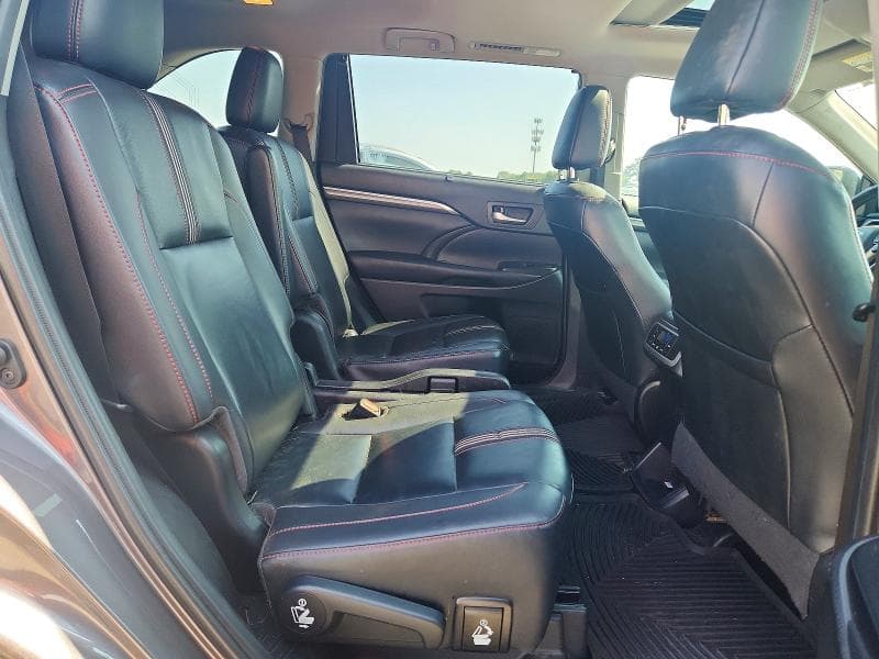 2019 TOYOTA HIGHLANDER SE 10