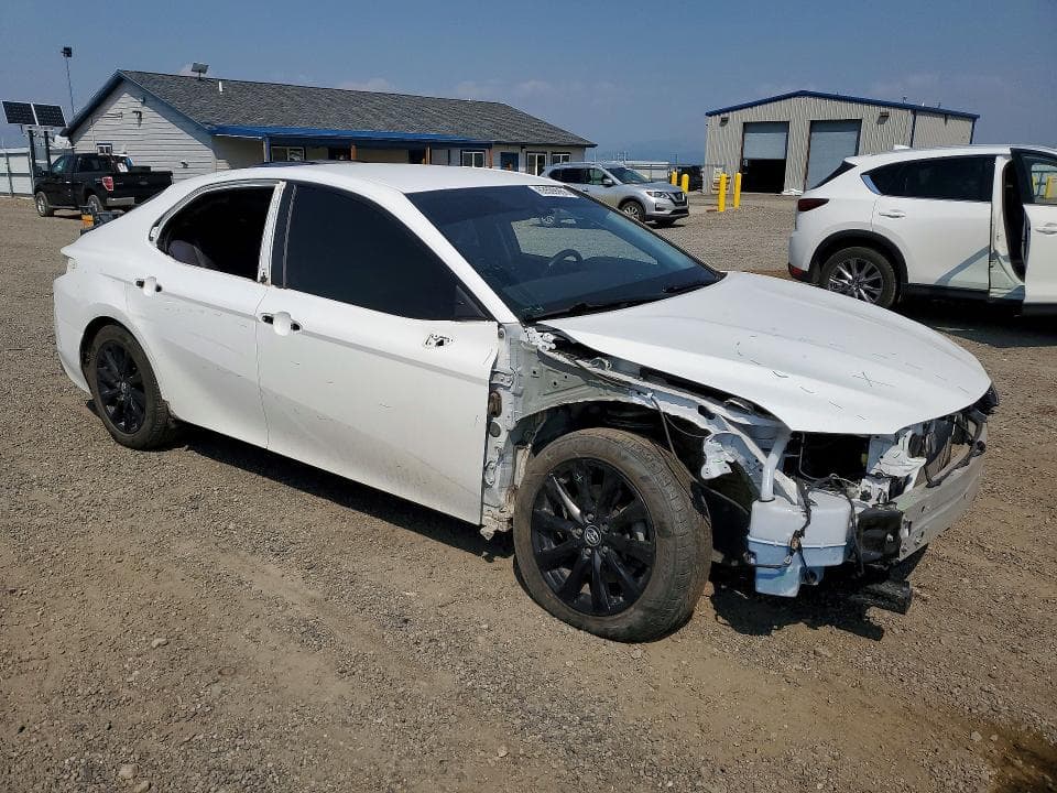 2018 TOYOTA CAMRY LE 4